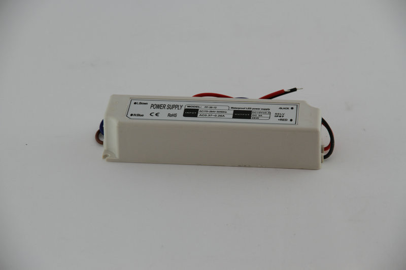 単一の出力 LCD 表示の自動復帰の一定した電圧 LED 運転者 36W 3A